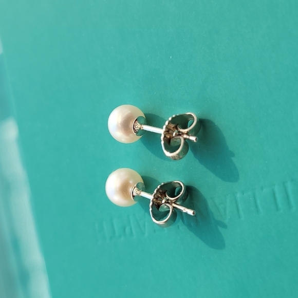 Akoya Cultured Pearl Necklace  Earrings Set Simple Elegant Brilliant Earth - Picture 9 of 10